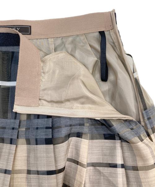 FOXEY（フォクシー）FOXEY (フォクシー) オーロラスカート ベージュ サイズ:SIZE 40の古着・服飾アイテム