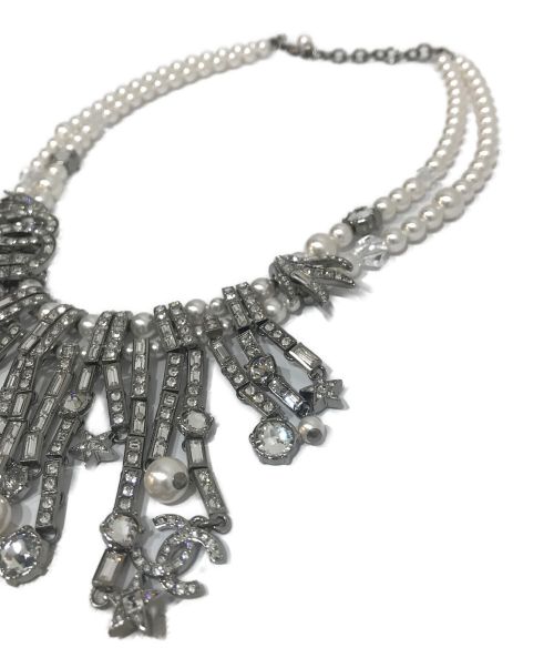 CHANEL（シャネル）CHANEL (シャネル) ココマークビジューFパールネックレス シルバーの古着・服飾アイテム