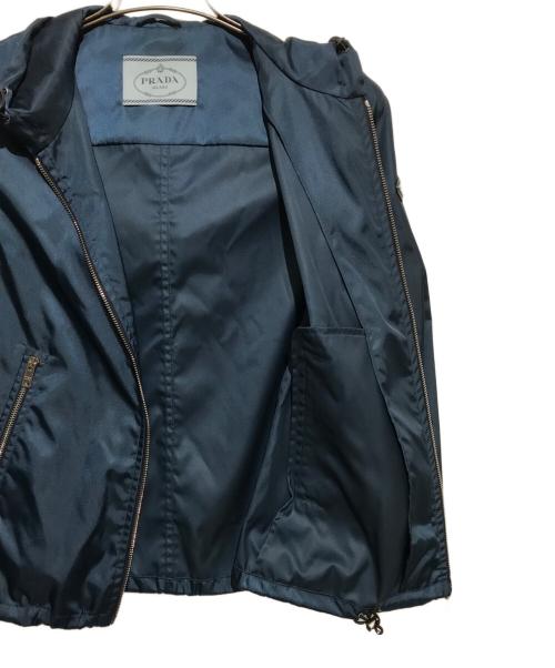 PRADA（プラダ）PRADA (プラダ) プレートロゴナイロンジップアップパーカー ブルー サイズ:40の古着・服飾アイテム