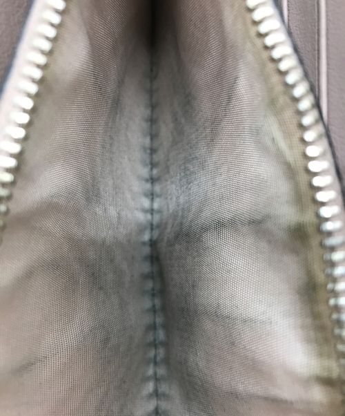 VALENTINO GARAVANI（ヴァレンティノ・ガラヴァーニ）VALENTINO GARAVANI (ヴァレンティノ・ガラヴァーニ) ロックスタッズロングウォレット ピンクの古着・服飾アイテム