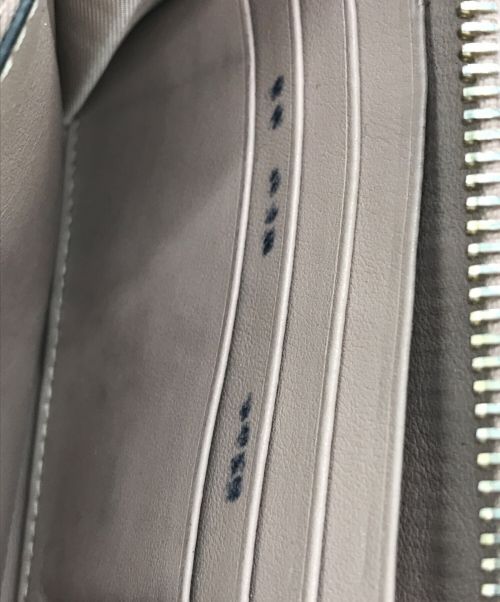 VALENTINO GARAVANI（ヴァレンティノ・ガラヴァーニ）VALENTINO GARAVANI (ヴァレンティノ・ガラヴァーニ) ロックスタッズロングウォレット ピンクの古着・服飾アイテム