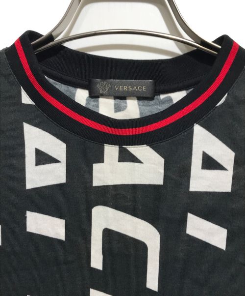 VERSACE（ヴェルサーチェ）VERSACE (ヴェルサーチ) ロゴTシャツ ブラック サイズ:Sの古着・服飾アイテム