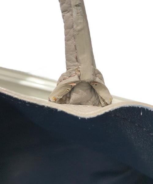 MIU MIU（ミュウミュウ）MIU MIU (ミュウミュウ) リバーシブルレザートートバッグ グレーの古着・服飾アイテム