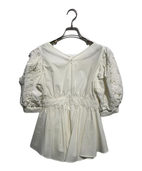 sheller（シェリエ）sheller (シェリエ) スリーブフラワーペプラムブラウス ホワイト サイズ:FREEの古着・服飾アイテム