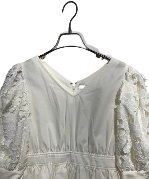 sheller（シェリエ）sheller (シェリエ) スリーブフラワーペプラムブラウス ホワイト サイズ:FREEの古着・服飾アイテム