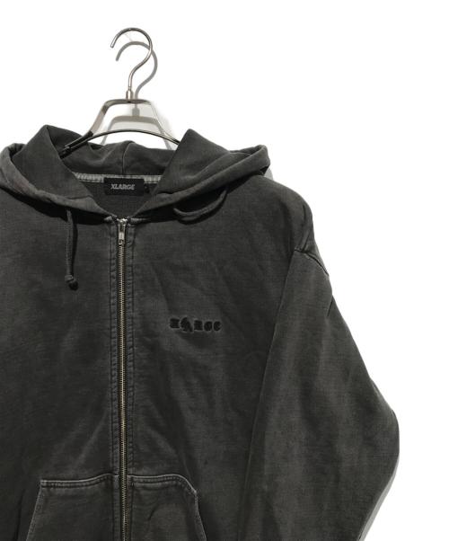 X-LARGE（エクストララージ）X-LARGE (エクストララージ) PIGMENT DYED EMBOSS LOGO ZIP HOODED SWEAT チャコールグレー サイズ:Sの古着・服飾アイテム