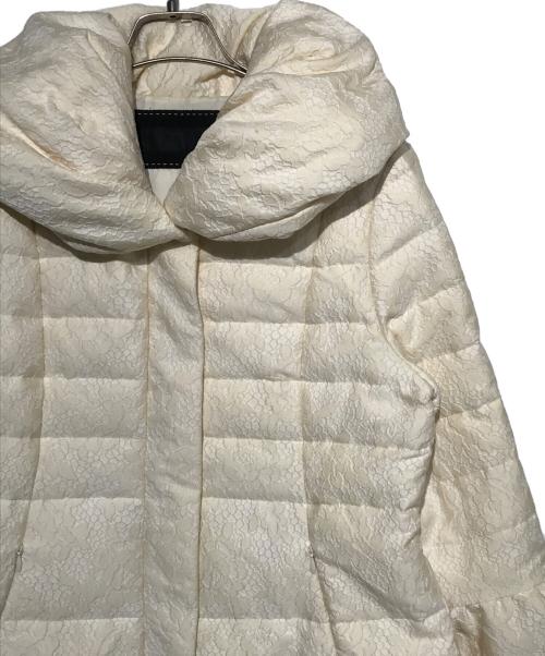 TO BE CHIC（トゥービーシック）TO BE CHIC (トゥービーシック) レースジャガードダウンコート ホワイト サイズ:40の古着・服飾アイテム