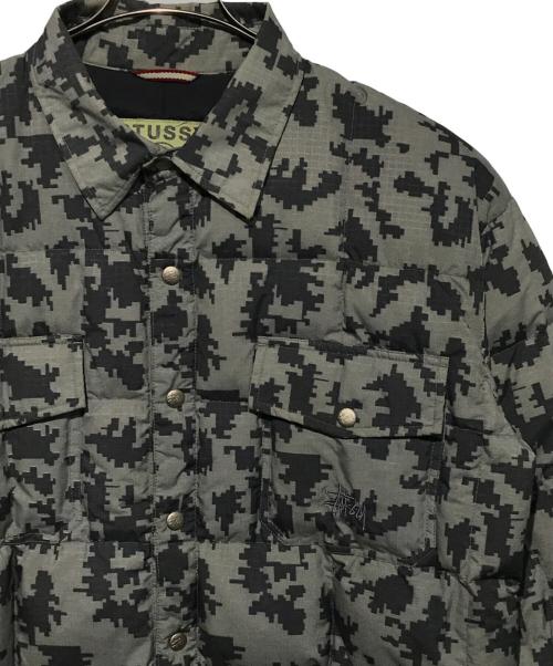 stussy（ステューシー）stussy (ステューシー) デジカモダウンシャツジャケット カーキ サイズ:Mの古着・服飾アイテム