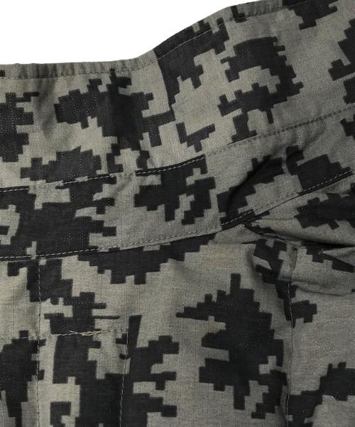 stussy（ステューシー）stussy (ステューシー) デジカモダウンシャツジャケット カーキ サイズ:Mの古着・服飾アイテム