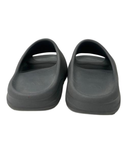 adidas（アディダス）adidas (アディダス) YEEZY (イージー) サンダル グレー サイズ:9の古着・服飾アイテム