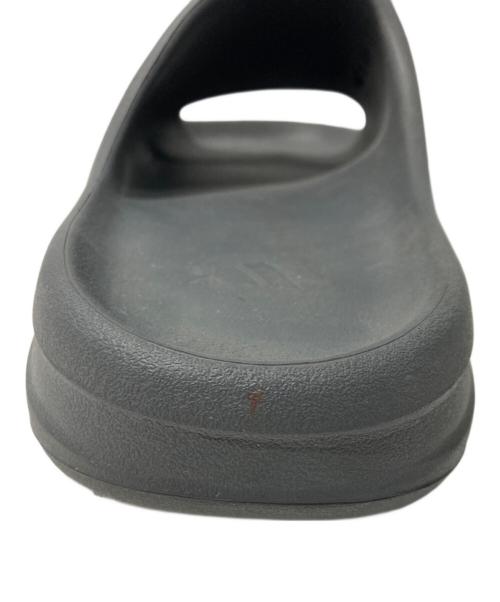 adidas（アディダス）adidas (アディダス) YEEZY (イージー) サンダル グレー サイズ:9の古着・服飾アイテム