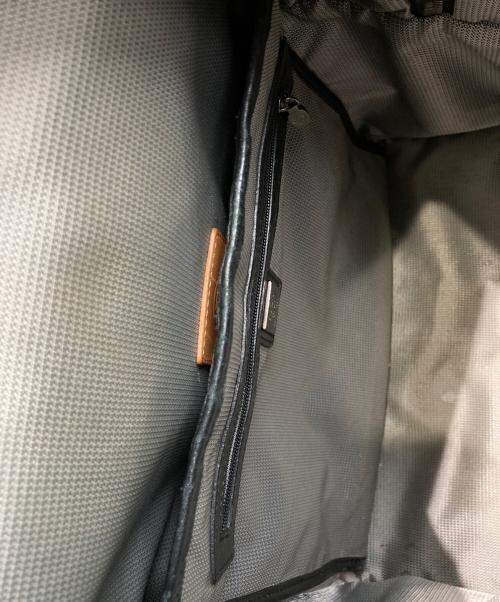 MCM（エムシーエム）MCM (エムシーエム) スタッズ付き リュック ブラックの古着・服飾アイテム