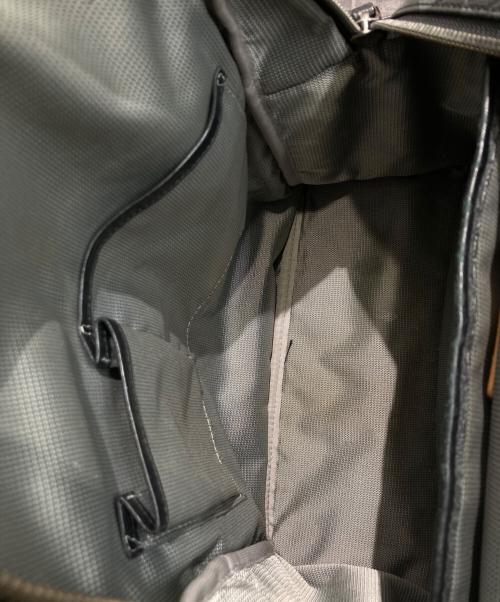 MCM（エムシーエム）MCM (エムシーエム) スタッズ付き リュック ブラックの古着・服飾アイテム