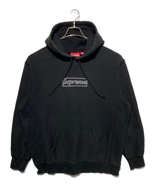 SUPREME（シュプリーム）SUPREME (シュプリーム) KAWS (カウズ) Chalk Logo Hooded Sweatshirt ブラック サイズ:Lの古着・服飾アイテム