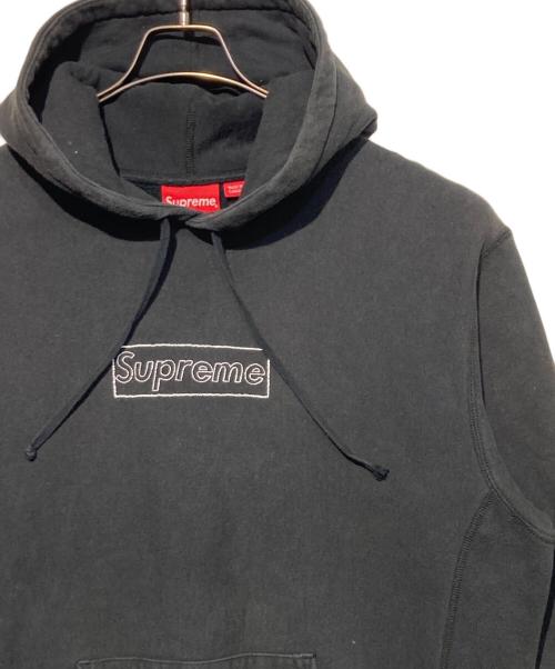 SUPREME（シュプリーム）SUPREME (シュプリーム) KAWS (カウズ) Chalk Logo Hooded Sweatshirt ブラック サイズ:Lの古着・服飾アイテム
