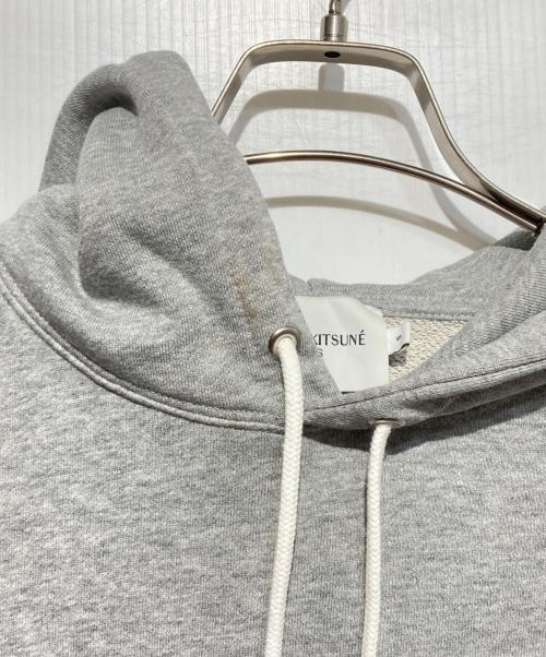 maison kitsune（メゾンキツネ）maison kitsune (メゾンキツネ) CHILLAX FOX PATCHプルオーバーパーカー グレー サイズ:Sの古着・服飾アイテム