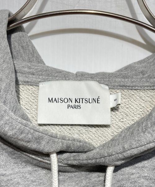 maison kitsune（メゾンキツネ）maison kitsune (メゾンキツネ) CHILLAX FOX PATCHプルオーバーパーカー グレー サイズ:Sの古着・服飾アイテム