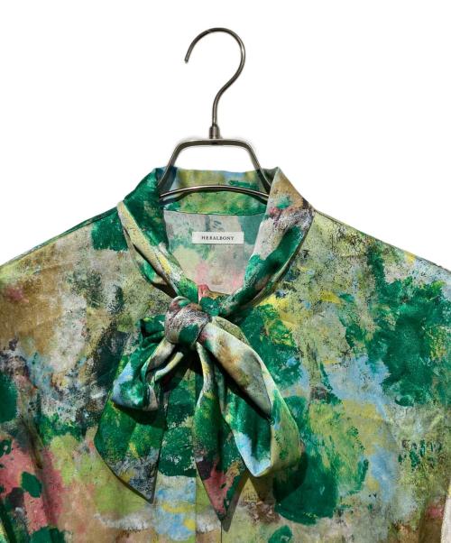 HERALBONY（ヘラルボニー）HERALBONY (ヘラルボニー) ボウタイブラウス「旅行」 グリーン サイズ:FREEの古着・服飾アイテム