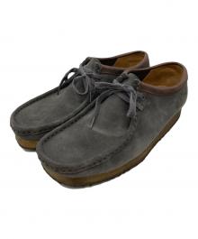 CLARKS ORIGINALS（クラークス オリジナルズ）の古着「ワラビーブーツ」｜グレー