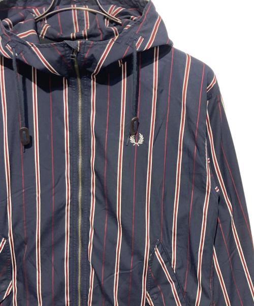 FRED PERRY（フレッドペリー）FRED PERRY (フレッドペリー) STRIPED SHORT FISHTAIL PARKA ネイビー サイズ:Sの古着・服飾アイテム