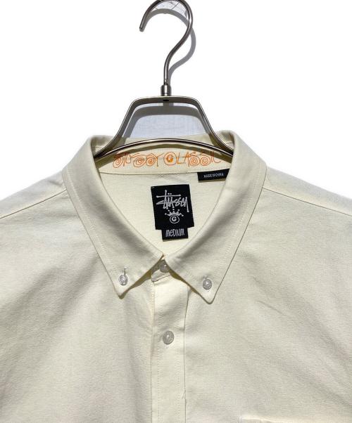 stussy（ステューシー）stussy (ステューシー) ボタンダウンシャツ アイボリー サイズ:Mの古着・服飾アイテム