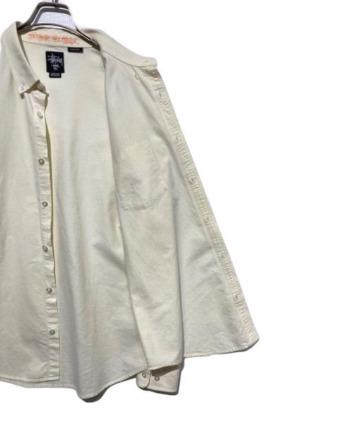 stussy（ステューシー）stussy (ステューシー) ボタンダウンシャツ アイボリー サイズ:Mの古着・服飾アイテム