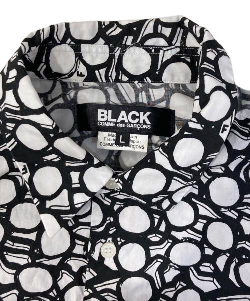 BLACK COMME des GARCONS（ブラックコムデギャルソン）BLACK COMME des GARCONS (ブラックコムデギャルソン) 総柄ロングシャツ ホワイト サイズ:Lの古着・服飾アイテム