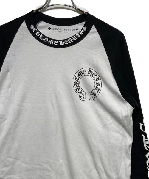 CHROME HEARTS（クロムハーツ）CHROME HEARTS (クロムハーツ) Neck Logo Horseshoe Raglan Sleeve Tee ホワイト サイズ:XLの古着・服飾アイテム