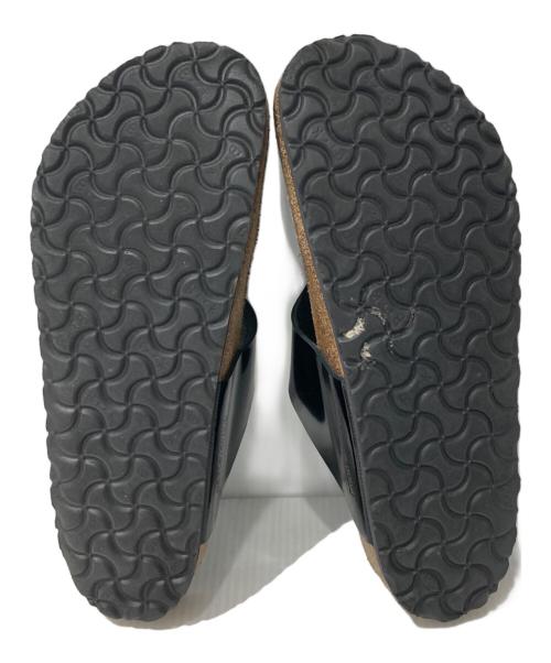 BIRKENSTOCK（ビルケンシュトック）BIRKENSTOCK (ビルケンシュトック) GIZEH バックルサンダル ブラック×ベージュ サイズ:28の古着・服飾アイテム