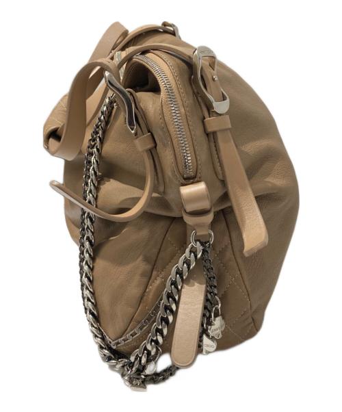 JIMMY CHOO（ジミーチュウ）JIMMY CHOO (ジミーチュウ) バイカー3連チェーントートバック ベージュの古着・服飾アイテム