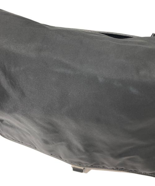 PRADA（プラダ）PRADA (プラダ) ナイロンショルダーバッグ ブラックの古着・服飾アイテム