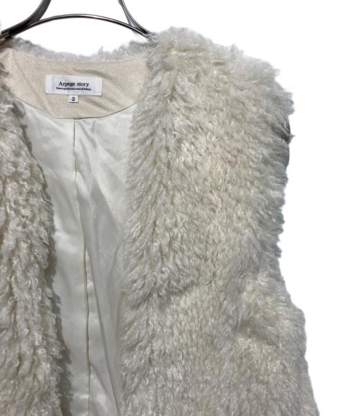 ARPEGE STORY（アルページュストーリー）ARPEGE STORY (アルページュストーリー) エコファーベスト ホワイト サイズ:2の古着・服飾アイテム