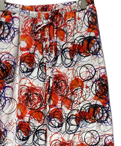 HERALBONY（ヘラルボニー）HERALBONY (ヘラルボニー) サテンパンツ「タイトル不明」 オレンジ×ホワイト サイズ:Freeの古着・服飾アイテム