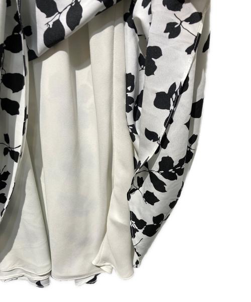 LAUREN RALPH LAUREN（ローレンラルフローレン）LAUREN RALPH LAUREN (ローレンラルフローレン) 24SS リーフプリントベルテッドクレープドレス ホワイト×ブラック サイズ:2の古着・服飾アイテム