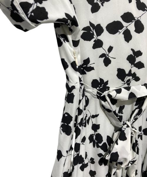 LAUREN RALPH LAUREN（ローレンラルフローレン）LAUREN RALPH LAUREN (ローレンラルフローレン) 24SS リーフプリントベルテッドクレープドレス ホワイト×ブラック サイズ:2の古着・服飾アイテム