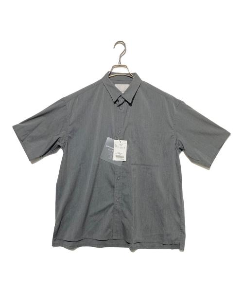 WHITE MOUNTAINEERING（ホワイトマウンテ二アニング）WHITE MOUNTAINEERING (ホワイトマウンテ二アニング) 別注 DRAW CORD S/S POCKET SHIRTS グレー サイズ:1の古着・服飾アイテム