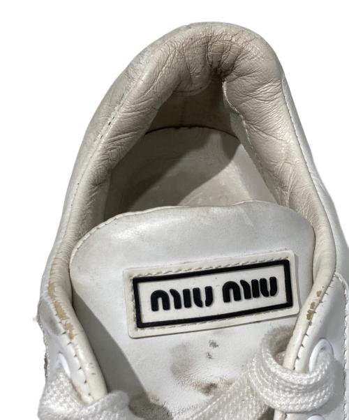 MIU MIU（ミュウミュウ）MIU MIU (ミュウミュウ) グリッターラインスニーカー ホワイト サイズ:36の古着・服飾アイテム