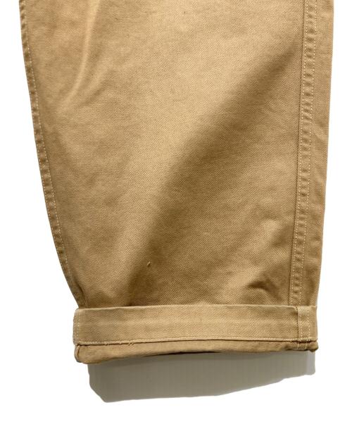 COMOLI（コモリ）COMOLI (コモリ) ベルテッドチノパンツ ベージュの古着・服飾アイテム