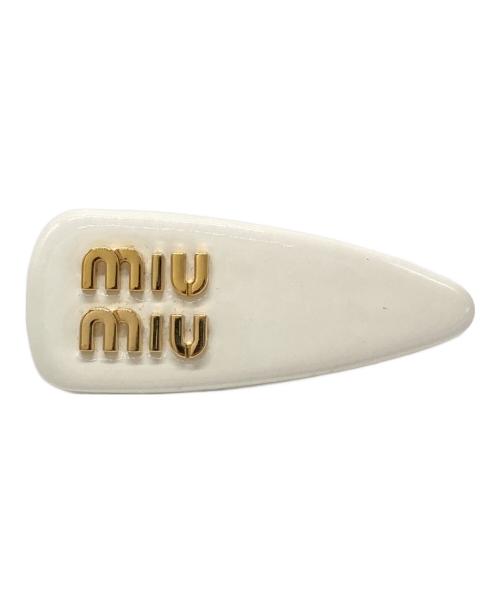 MIU MIU（ミュウミュウ）MIU MIU (ミュウミュウ) パテントレザーヘアクリップ ホワイトの古着・服飾アイテム