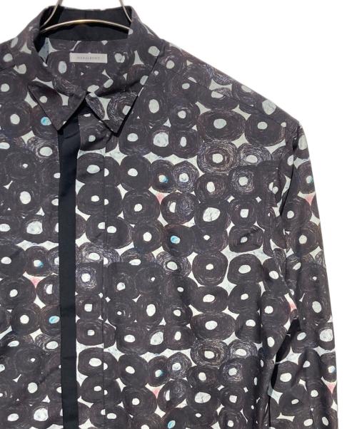 HERALBONY（ヘラルボニー）HERALBONY (ヘラルボニー) デザインシャツ（フライフロント）ブラックB「（無題）（丸）」 ブラック サイズ:FREEの古着・服飾アイテム