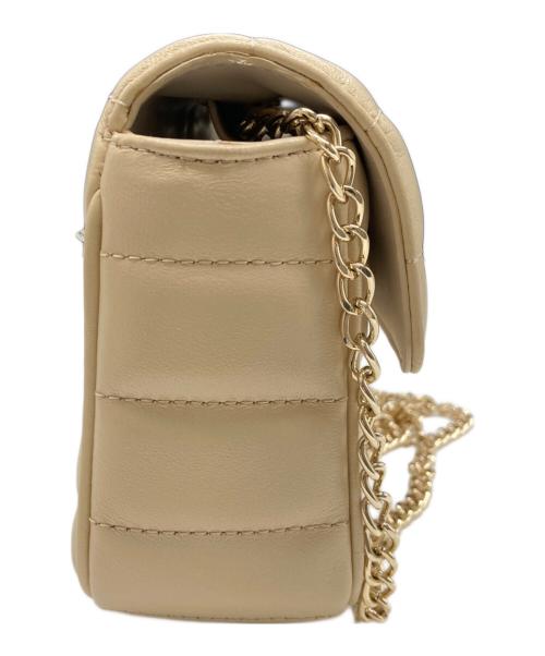 pierre cardin（ピエール・カルダン）pierre cardin (ピエール・カルダン) FRAY ID (フレイ アイディー) メタルモチーフショルダーバッグ ベージュの古着・服飾アイテム