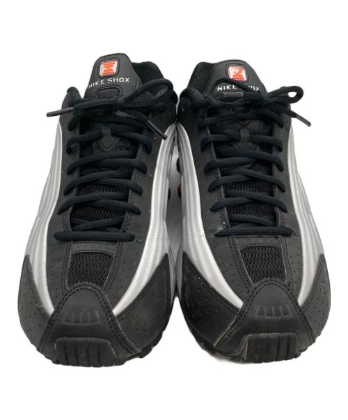 NIKE（ナイキ）NIKE (ナイキ) SHOX R4 BLACK/VAST GREY-BRIGHT MANDARIN ]ローカットスニーカー グレー サイズ:28cmの古着・服飾アイテム