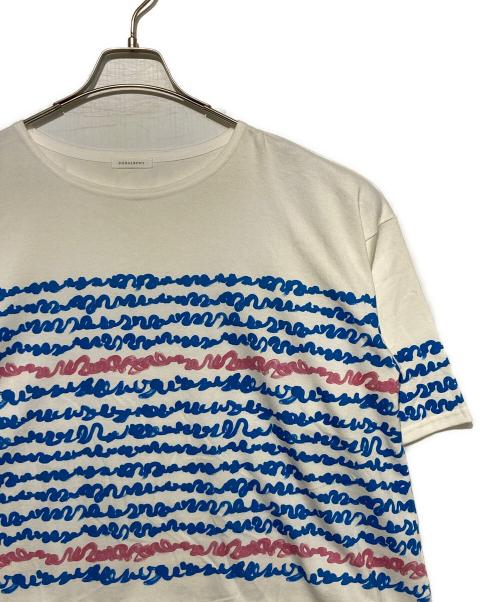 HERALBONY（ヘラルボニー）HERALBONY (ヘラルボニー) アートボーダーTシャツ「blue brush-mm2025」 ホワイト サイズ:Fの古着・服飾アイテム