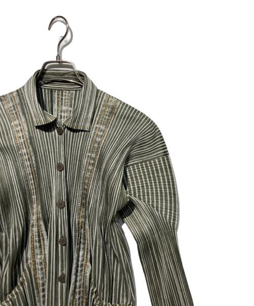 PLEATS PLEASE（プリーツプリーズ）PLEATS PLEASE (プリーツプリーズ) 転写プリーツジャケット オリーブ サイズ:2の古着・服飾アイテム