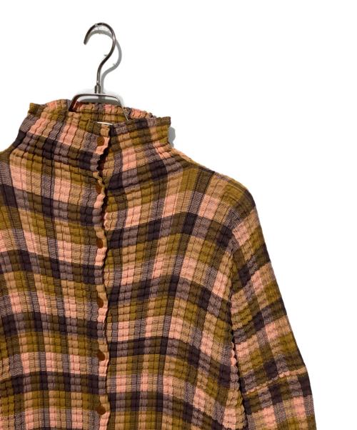 me ISSEY MIYAKE（ミーイッセイ ミヤケ）me ISSEY MIYAKE (ミーイッセイ ミヤケ) ハイネックチェックプリーツカーディガン ピンク×ブラウン サイズ:- 未使用品の古着・服飾アイテム