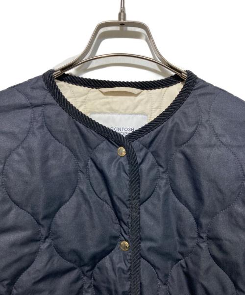 MACKINTOSH PHILOSOPHY（マッキントッシュ フィロソフィー）MACKINTOSH PHILOSOPHY (マッキントッシュ フィロソフィー) ノーカラーキルティングロングコート ネイビー サイズ:36の古着・服飾アイテム