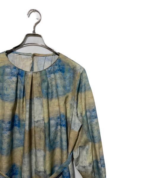 HERALBONY（ヘラルボニー）HERALBONY (ヘラルボニー) クルーネックワンピース「#1225」 ベージュ×ブルー サイズ:Fの古着・服飾アイテム