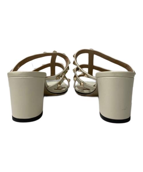 VALENTINO GARAVANI（ヴァレンティノ・ガラヴァーニ）VALENTINO GARAVANI (ヴァレンティノ・ガラヴァーニ) スタッズサンダル ベージュ サイズ:39の古着・服飾アイテム