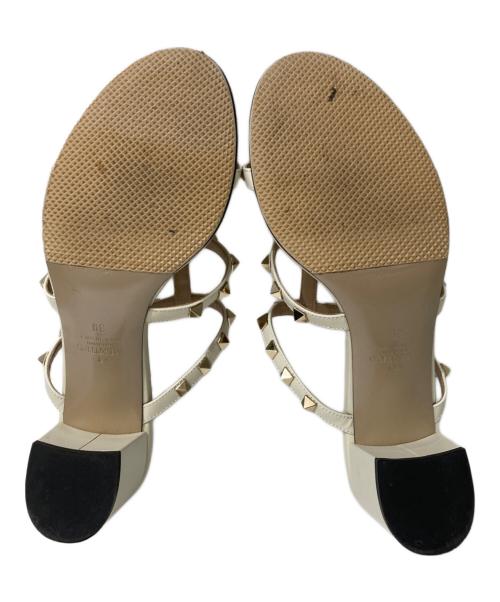 VALENTINO GARAVANI（ヴァレンティノ・ガラヴァーニ）VALENTINO GARAVANI (ヴァレンティノ・ガラヴァーニ) スタッズサンダル ベージュ サイズ:39の古着・服飾アイテム