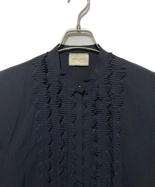 UNITED ARROWS TOKYO（ユナイテッドアローズトウキョウ）UNITED ARROWS TOKYO (ユナイテッドアローズトウキョウ) タック フリルVネック ハーフスリーブ ブラウス ネイビー サイズ:不明の古着・服飾アイテム